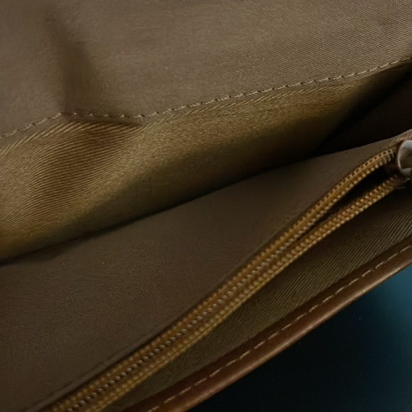 Leather wallet. Good used condition. - Picture 4 of 5